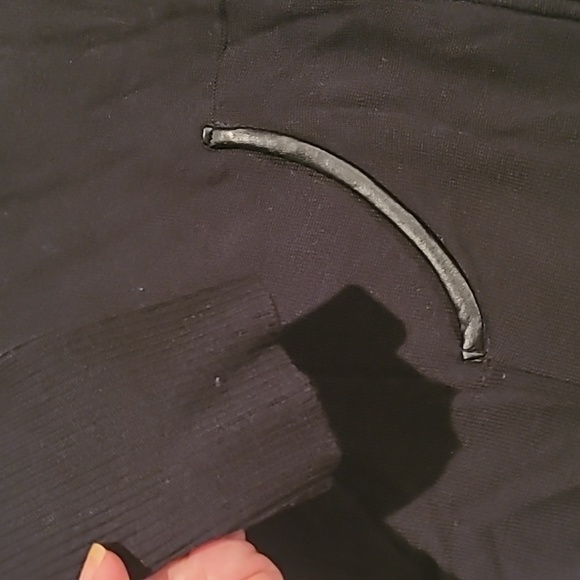 Shelly M. Couture Black Hoodie Sweater, sleeves with ribbed bottom, Zip Front, L - Picture 3 of 9